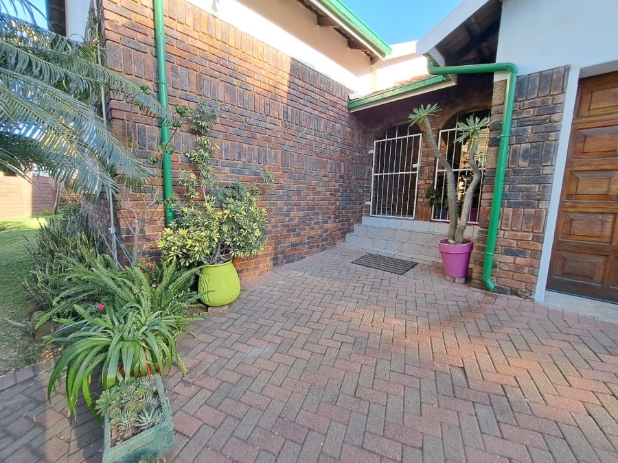 3 Bedroom Property for Sale in Safari Gardens North West